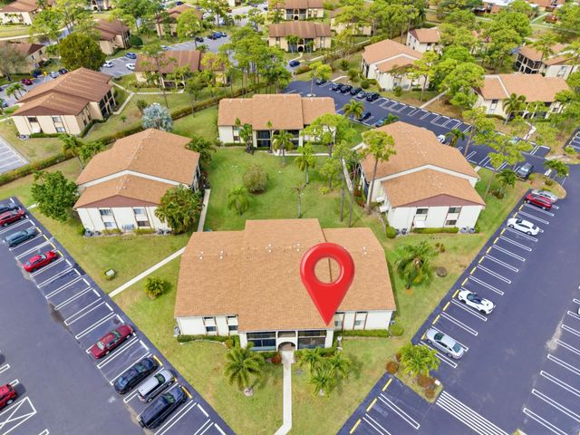 331 Knotty Pine Circle D-2, Greenacres, FL 33463