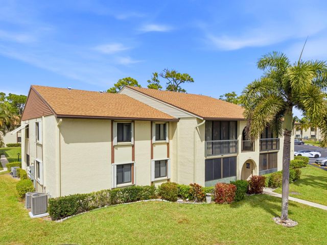 331 Knotty Pine Circle D-2, Greenacres, FL 33463