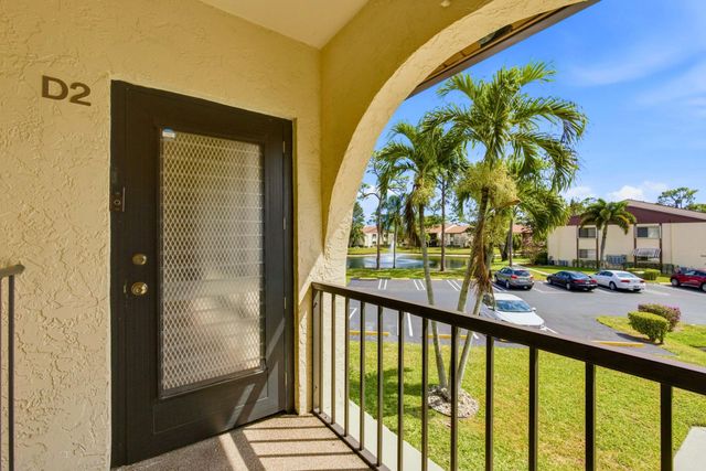 331 Knotty Pine Circle D-2, Greenacres, FL 33463