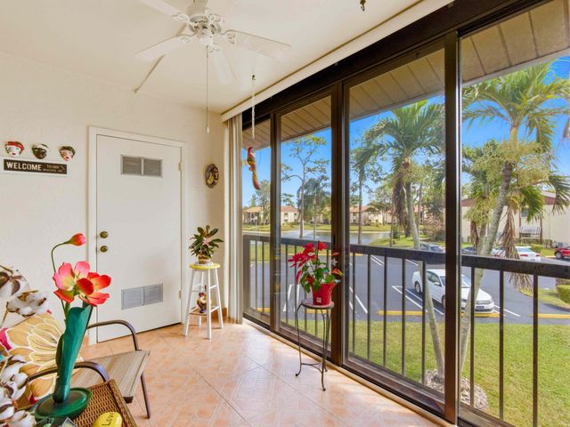 331 Knotty Pine Circle D-2, Greenacres, FL 33463