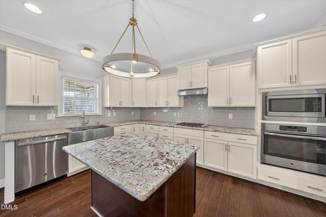 556 Crimson Oak Lane, Fuquay Varina, NC 27526