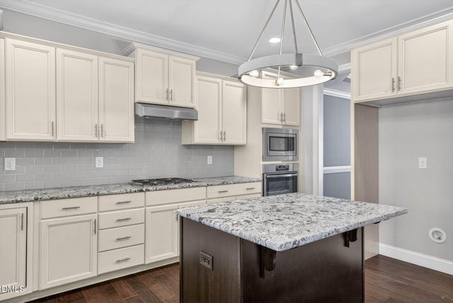 556 Crimson Oak Lane, Fuquay Varina, NC 27526