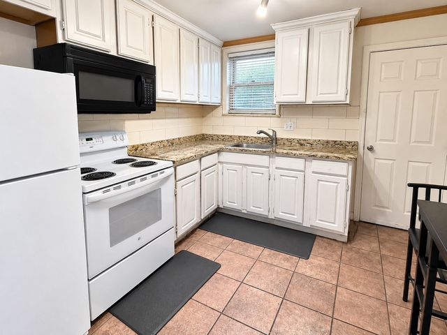 623 Cummins Hwy A, Boston, MA 02136