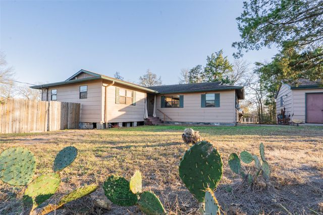 145 Buffalo RUN, Smithville, TX 78957