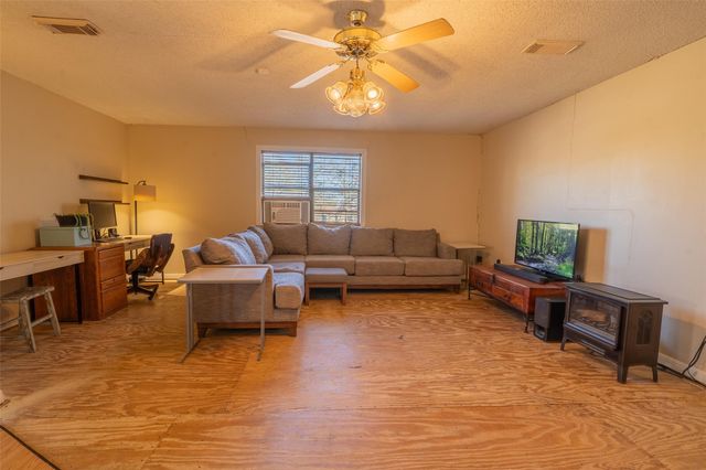 145 Buffalo RUN, Smithville, TX 78957