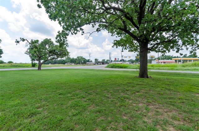 102 N Mesquite Street, Paradise, TX 76073