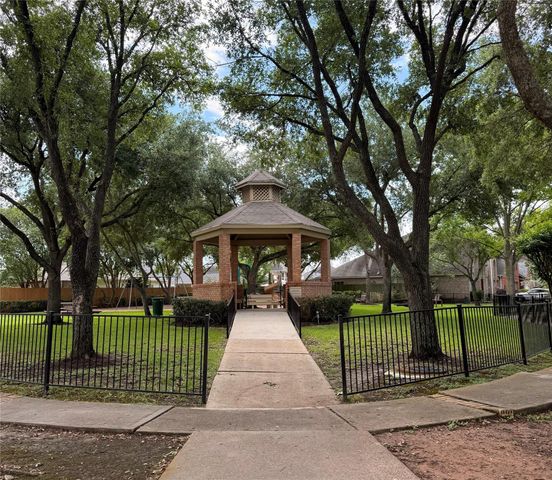 3147 W Hampton Drive, Houston, TX 77082