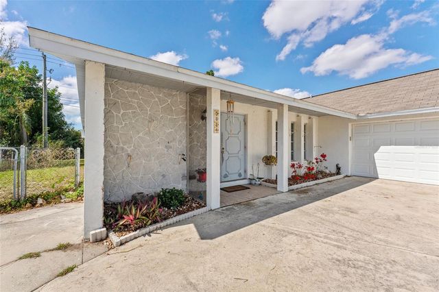 5824 WHISTLEWOOD CIRCLE, Sarasota, FL 34232