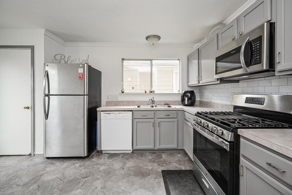 19533 Richland Springs Drive, Houston, TX 77073