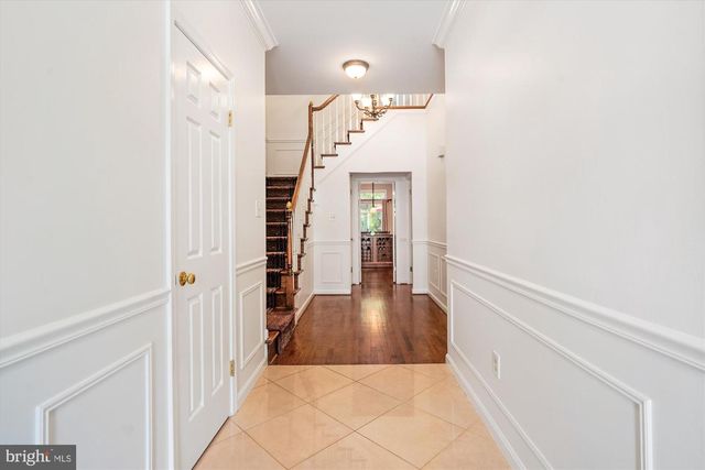 3922 N GLEBE RD, Arlington, VA 22207