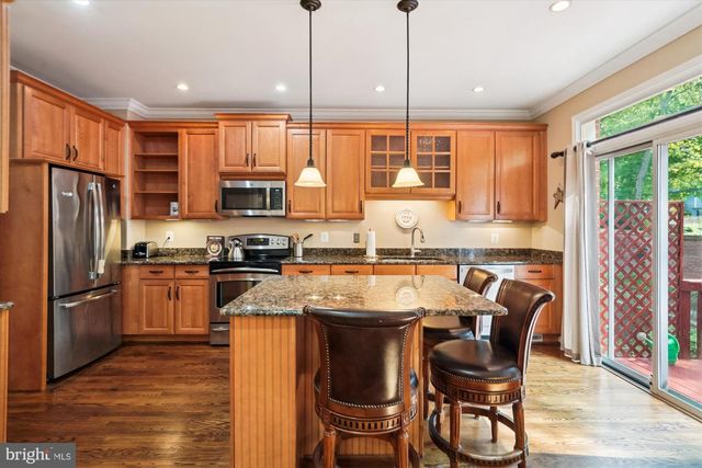 3922 N GLEBE RD, Arlington, VA 22207