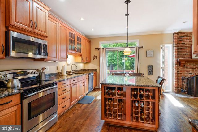 3922 N GLEBE RD, Arlington, VA 22207