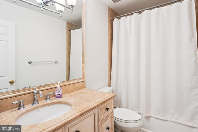 3922 N GLEBE RD, Arlington, VA 22207