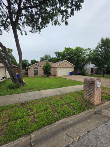 8112 Gibbs Drive, White Settlement, TX 76108