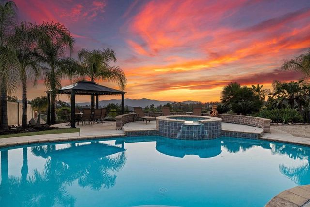 1945 Boulders Ln, Alpine, CA 91901