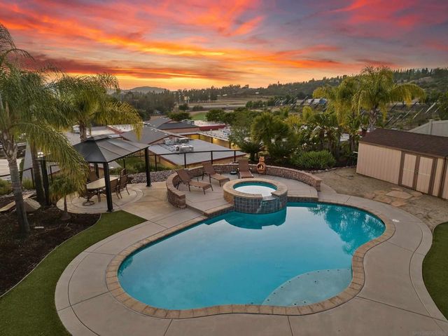 1945 Boulders Ln, Alpine, CA 91901