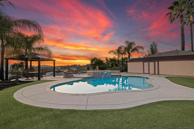 1945 Boulders Ln, Alpine, CA 91901