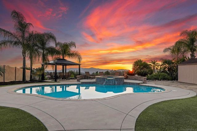 1945 Boulders Ln, Alpine, CA 91901