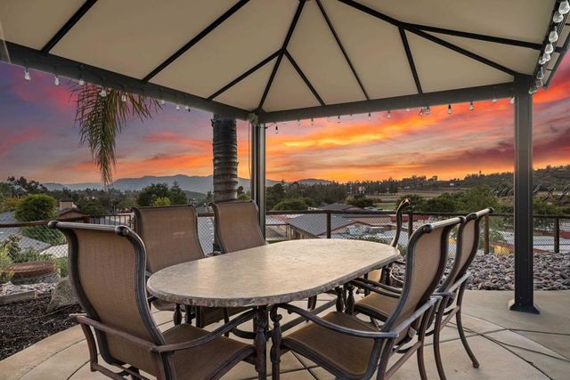 1945 Boulders Ln, Alpine, CA 91901