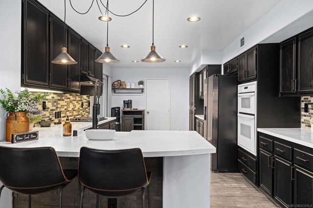 1945 Boulders Ln, Alpine, CA 91901