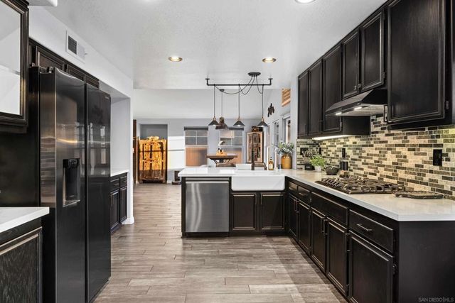 1945 Boulders Ln, Alpine, CA 91901