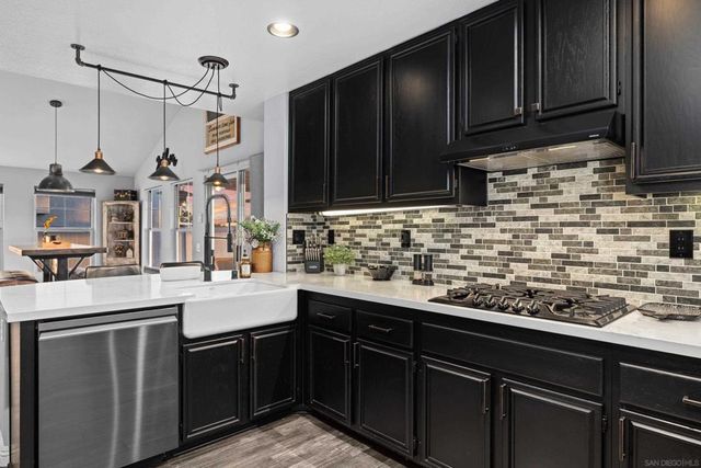1945 Boulders Ln, Alpine, CA 91901