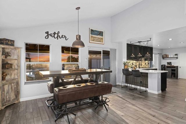 1945 Boulders Ln, Alpine, CA 91901