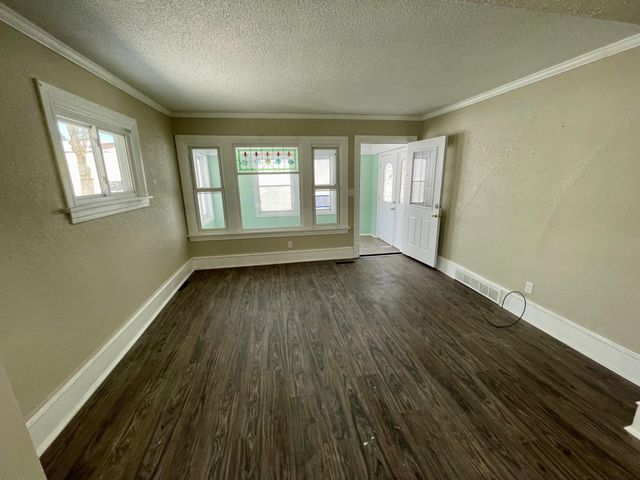 911 W Cavour Avenue, Fergus Falls, MN 56537