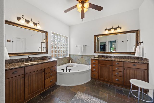 402 Bufflehead LN, Cedar Park, TX 78613