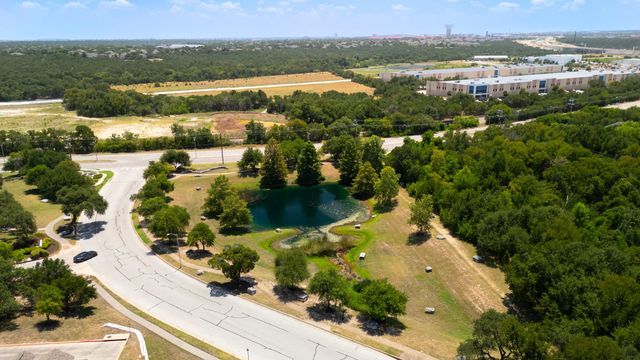 402 Bufflehead LN, Cedar Park, TX 78613