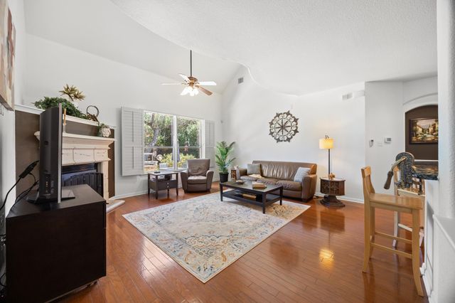 402 Bufflehead LN, Cedar Park, TX 78613
