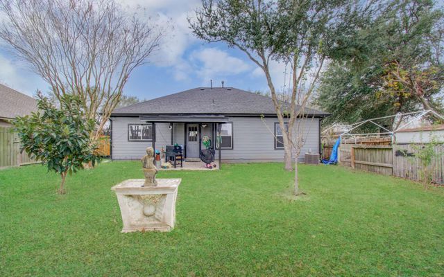 1315 Mission Drive, La Porte, TX 77571