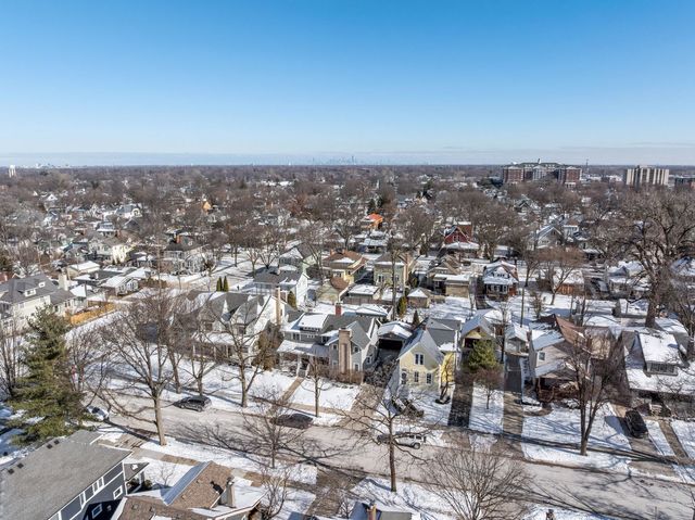 341 N Spring Avenue, La Grange Park, IL 60526