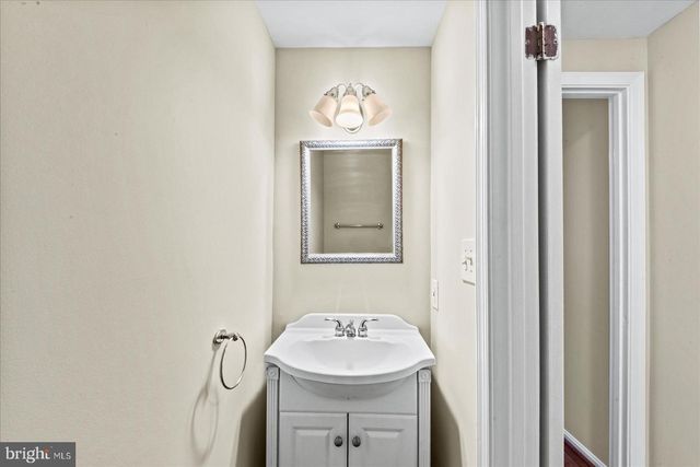 2112 HUTCHISON GROVE CT, Falls Church, VA 22043