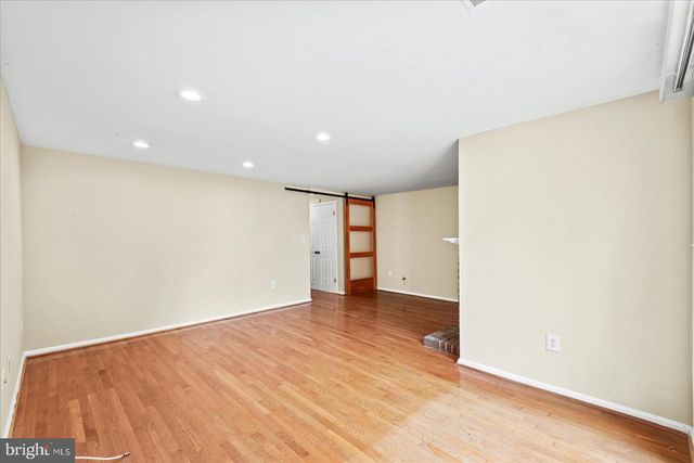 2112 HUTCHISON GROVE CT, Falls Church, VA 22043