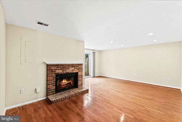 2112 HUTCHISON GROVE CT, Falls Church, VA 22043