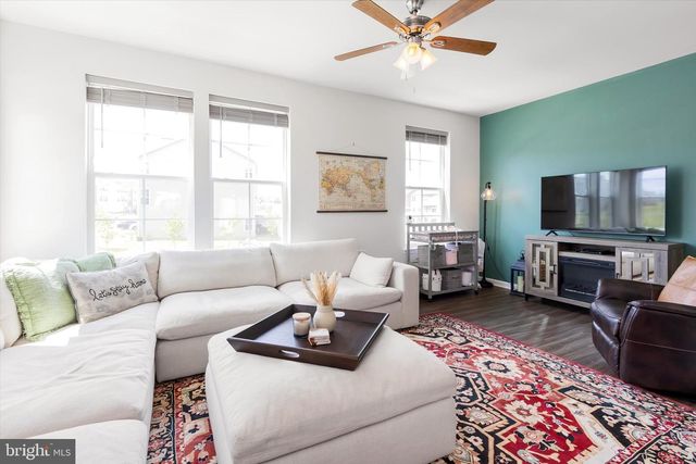 701 SEEBACK DR, Charles Town, WV 25414