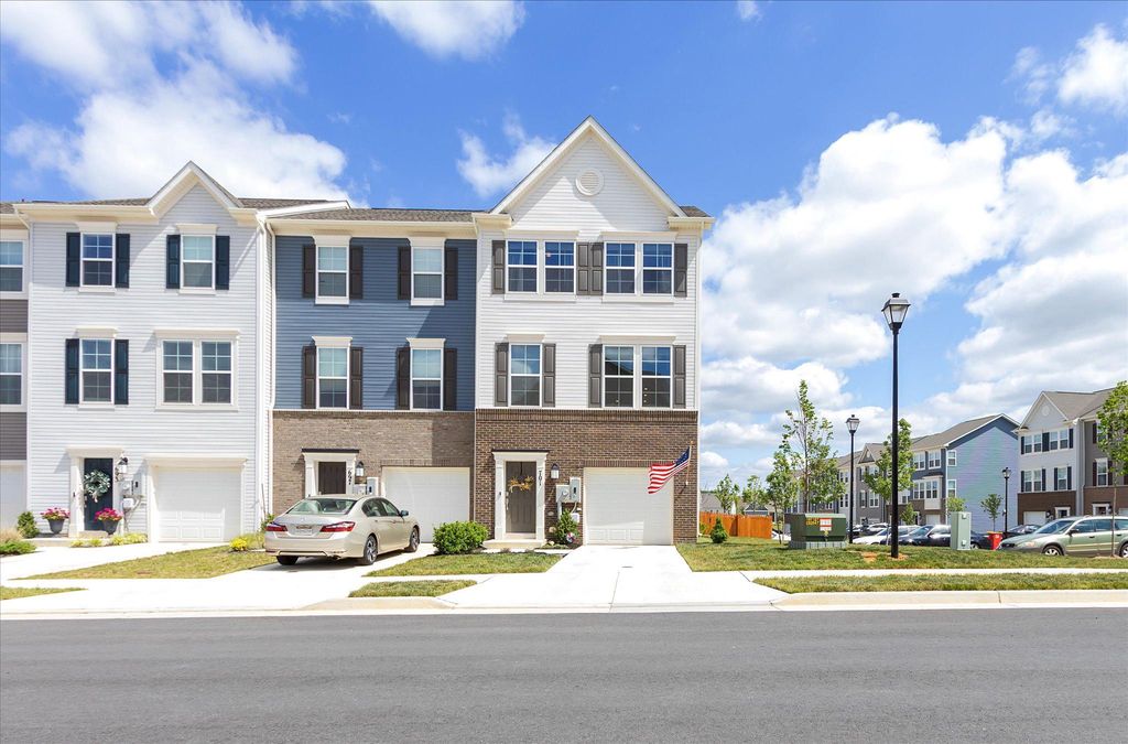 701 SEEBACK DR, Charles Town, WV 25414