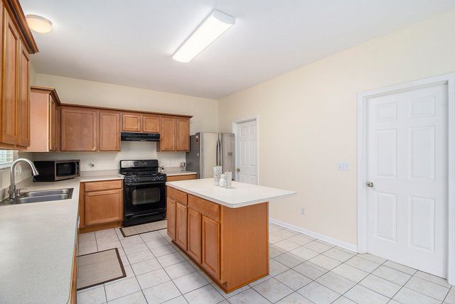 2119 Cattail Circle, Rochester, MI 48309