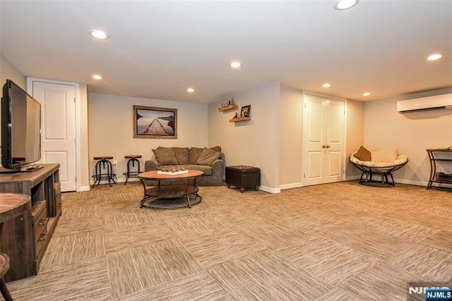 113 Grove Street, Waldwick, NJ 07463