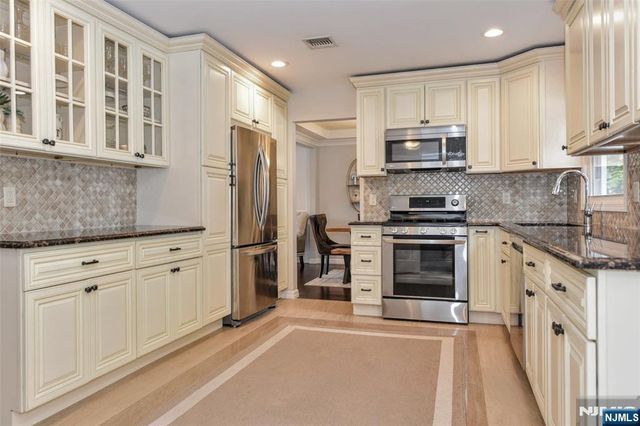 113 Grove Street, Waldwick, NJ 07463