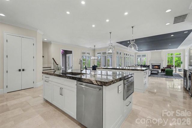 7225 Governors Row, Charlotte, NC 28277