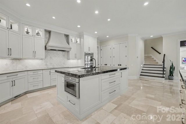 7225 Governors Row, Charlotte, NC 28277