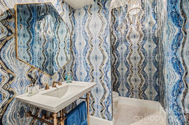 7225 Governors Row, Charlotte, NC 28277