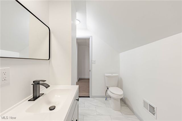 4049 W 157th Street, Cleveland, OH 44135