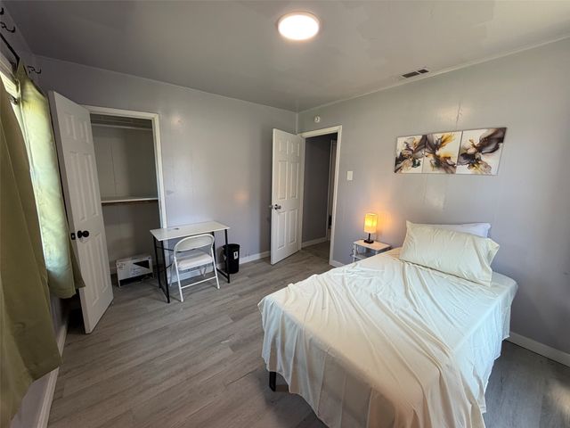 513 Shawnee Trace, Grand Prairie, TX 75051