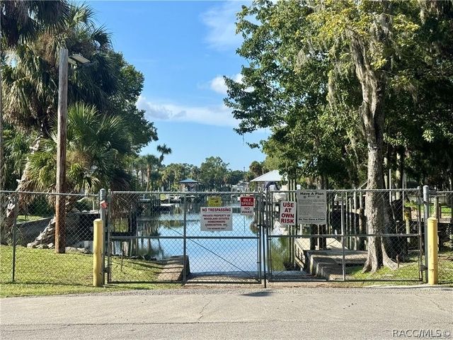 1561 NW 21st Street, Crystal River, FL 34428