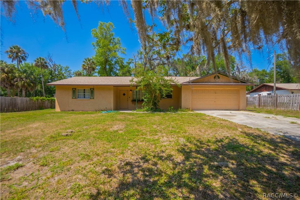 1561 NW 21st Street, Crystal River, FL 34428