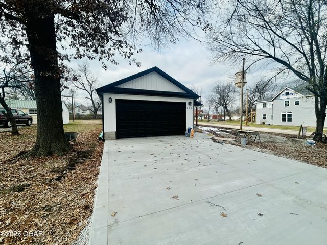 112 Orchard Street, Alba, MO 64830