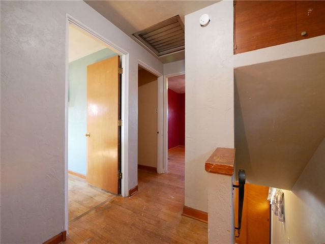 2046 Pioneer Ave, Brookline, PA 15226